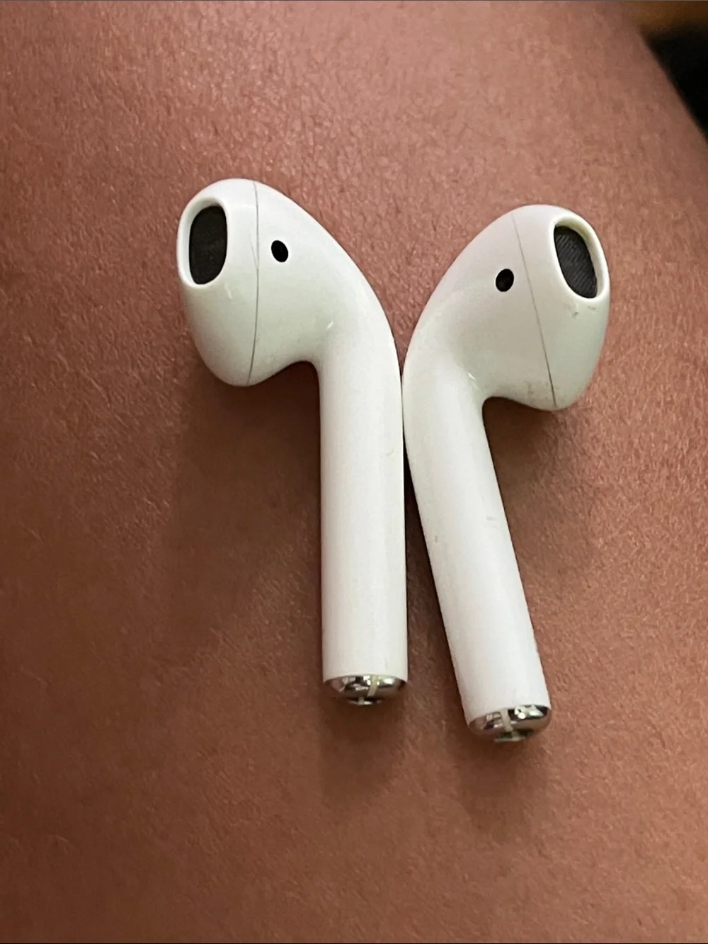 Apple White Wireless Earbuds with Charging Case (White)